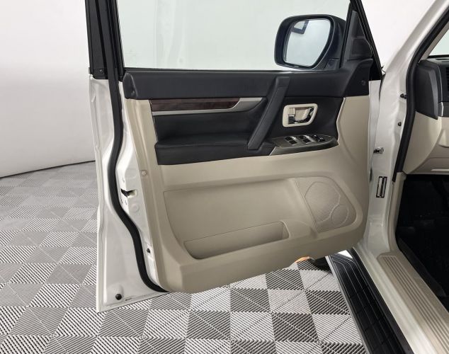 Mitsubishi Pajero  Mid