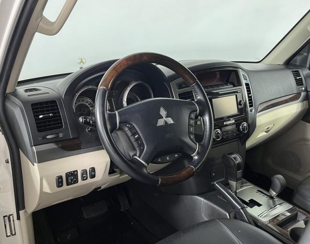 Mitsubishi Pajero  Mid