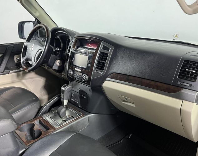 Mitsubishi Pajero  Mid