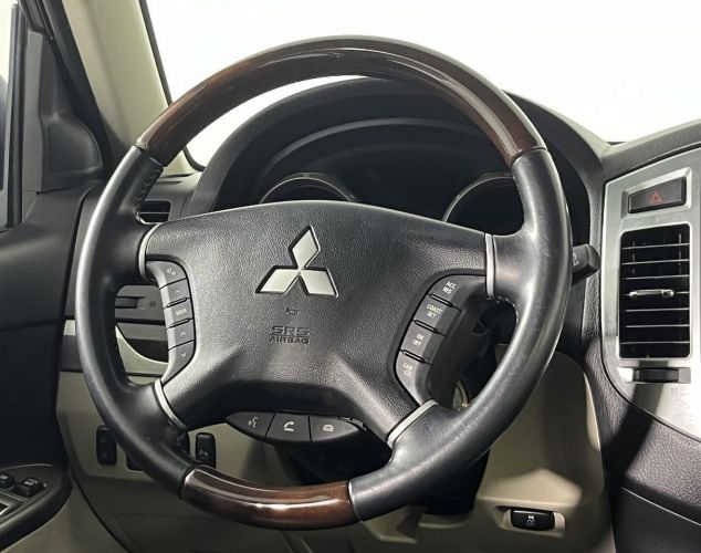 Mitsubishi Pajero  Mid