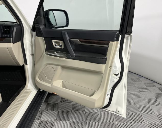 Mitsubishi Pajero  Mid