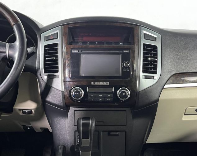Mitsubishi Pajero  Mid