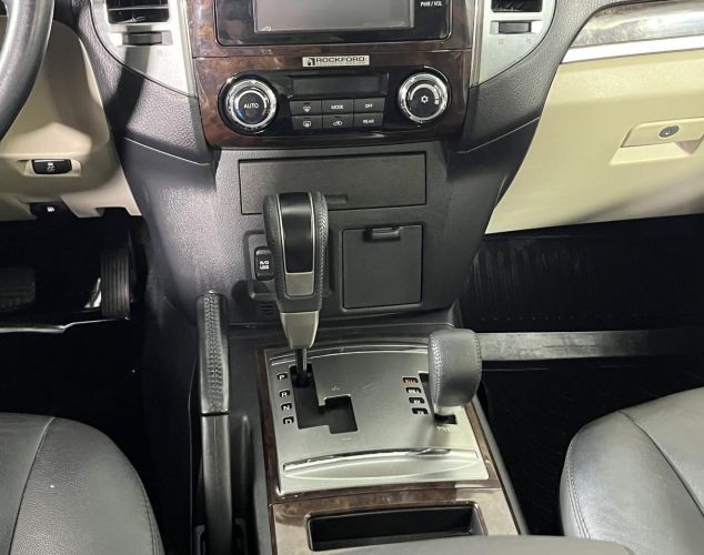 Mitsubishi Pajero  Mid