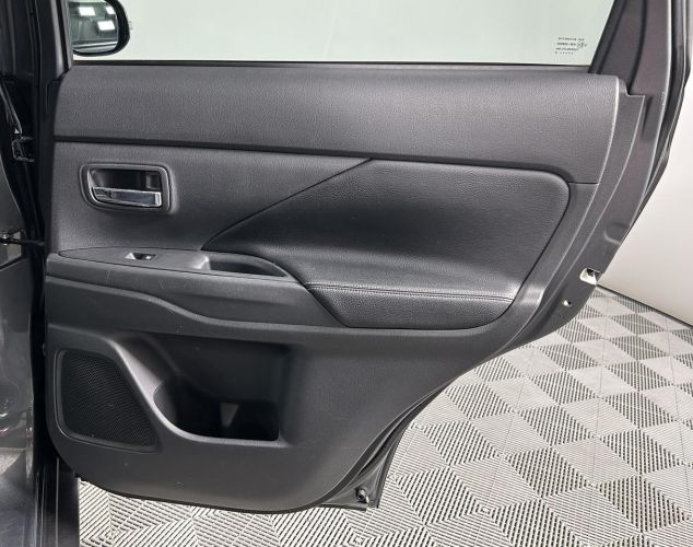 Mitsubishi Outlander  Intense 4WD