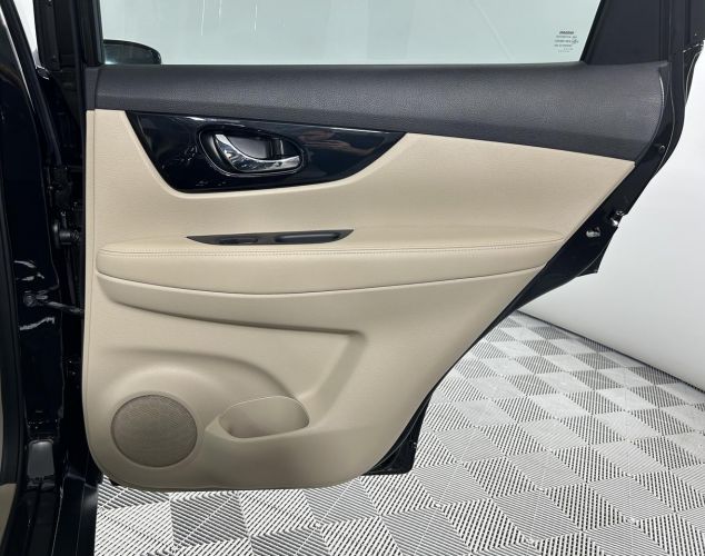 Nissan X-Trail  LE Top
