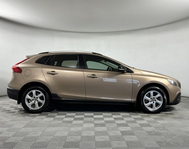 Volvo V40  