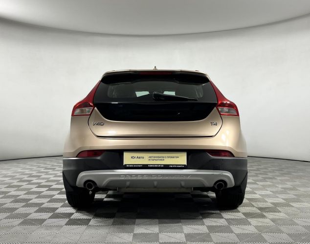 Volvo V40  