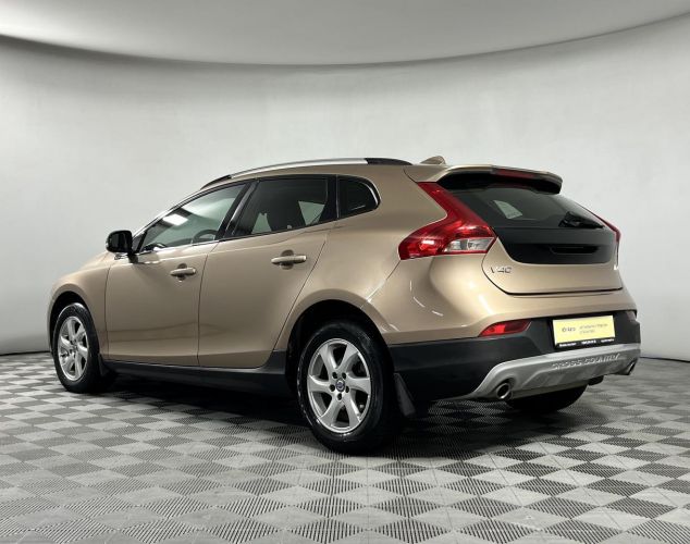 Volvo V40  