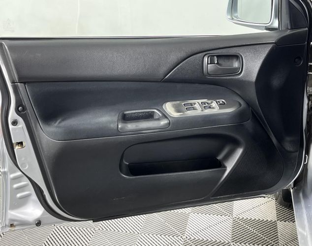 Mitsubishi Lancer  Базовая