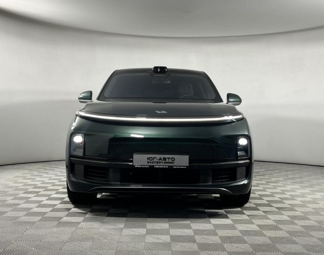 LiXiang (Li Auto) L8  