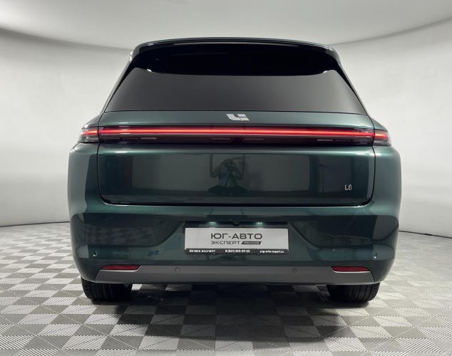 LiXiang (Li Auto) L8  