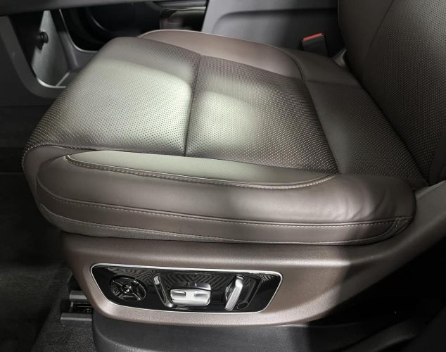 LiXiang (Li Auto) L8  