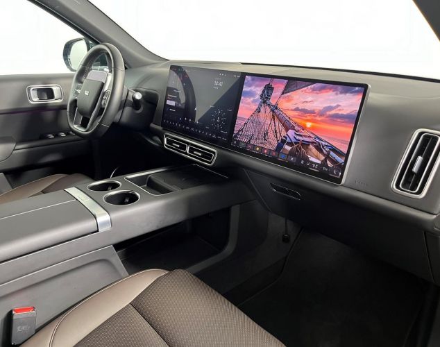 LiXiang (Li Auto) L8  