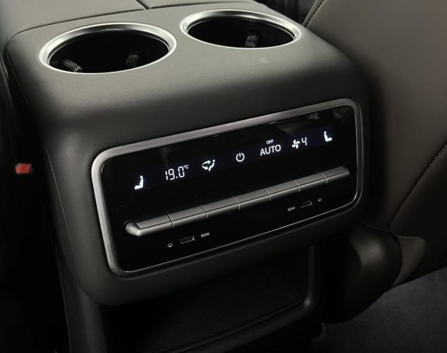 LiXiang (Li Auto) L8  