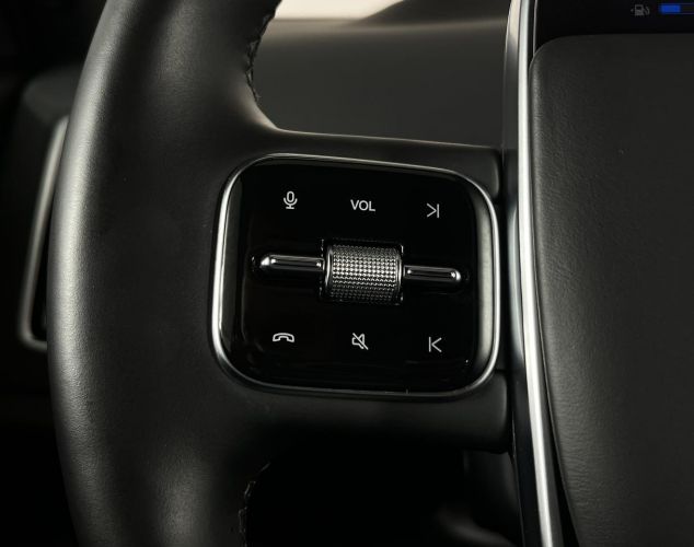 LiXiang (Li Auto) L8  