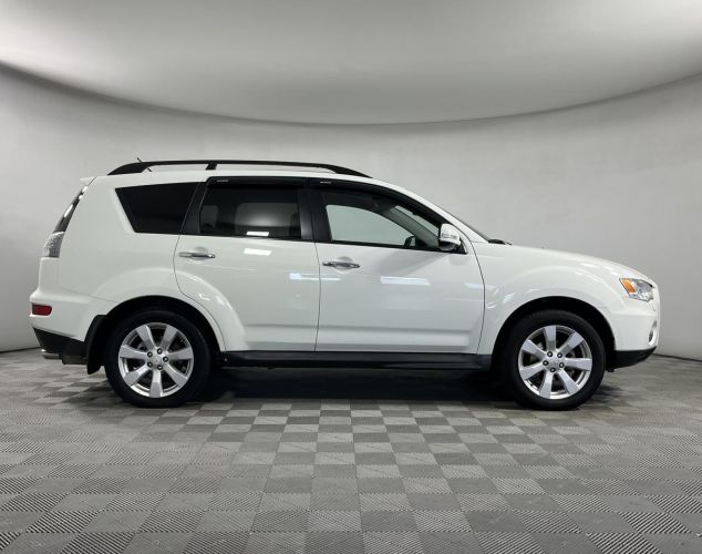 Mitsubishi Outlander  Instyle