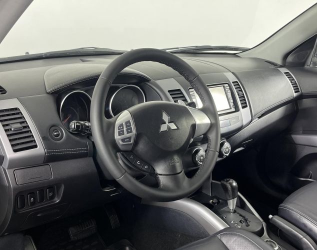 Mitsubishi Outlander  Instyle