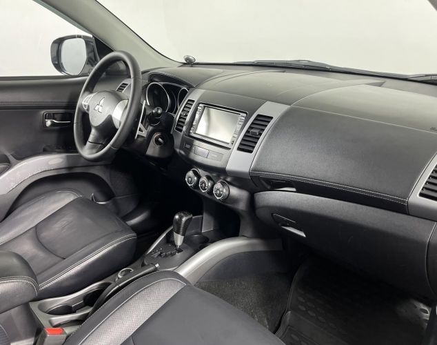 Mitsubishi Outlander  Instyle