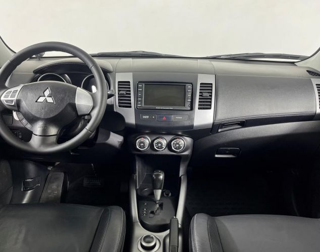 Mitsubishi Outlander  Instyle