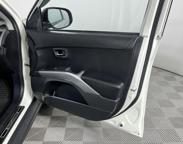 Mitsubishi Outlander  Instyle