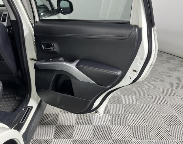 Mitsubishi Outlander  Instyle
