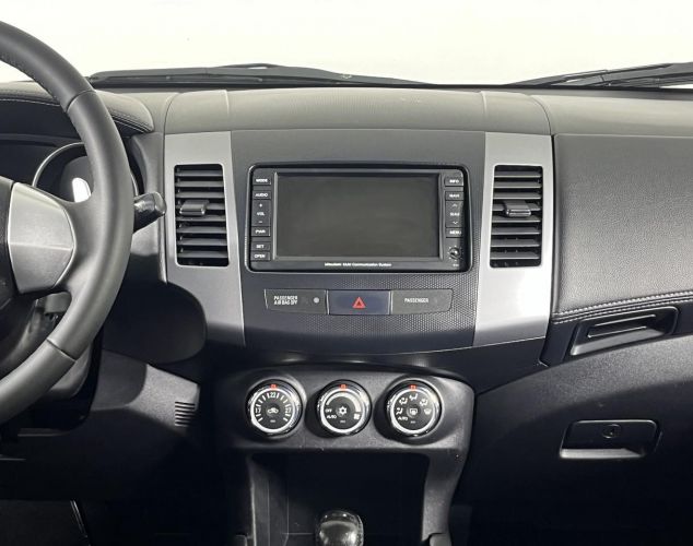 Mitsubishi Outlander  Instyle