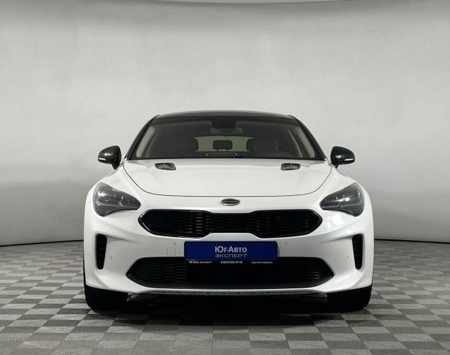 Kia Stinger  Luxe