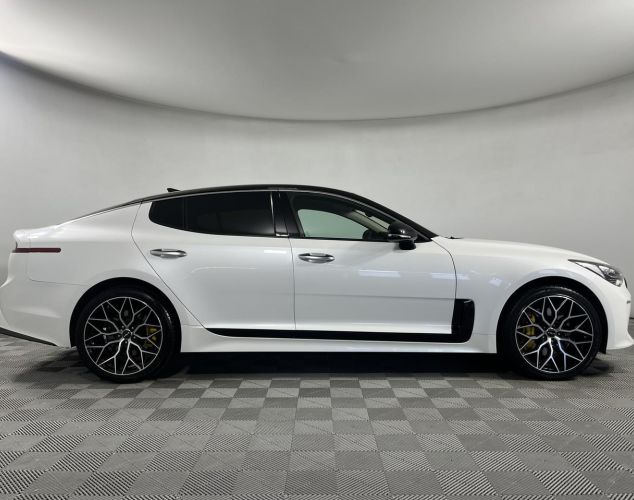 Kia Stinger  Luxe