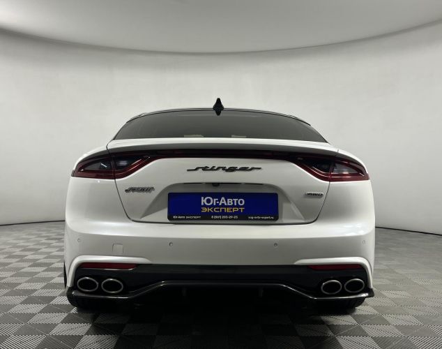Kia Stinger  Luxe