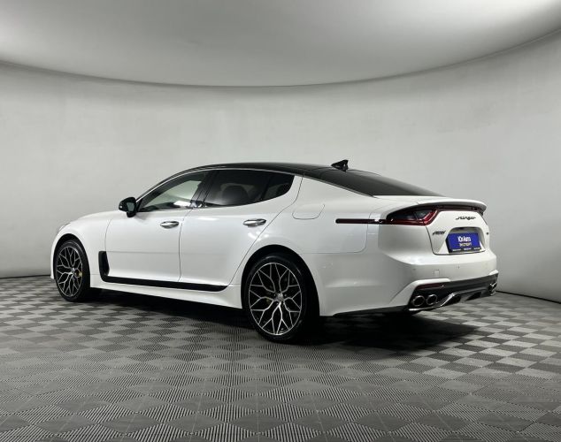 Kia Stinger  Luxe