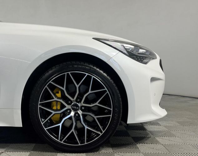 Kia Stinger  Luxe
