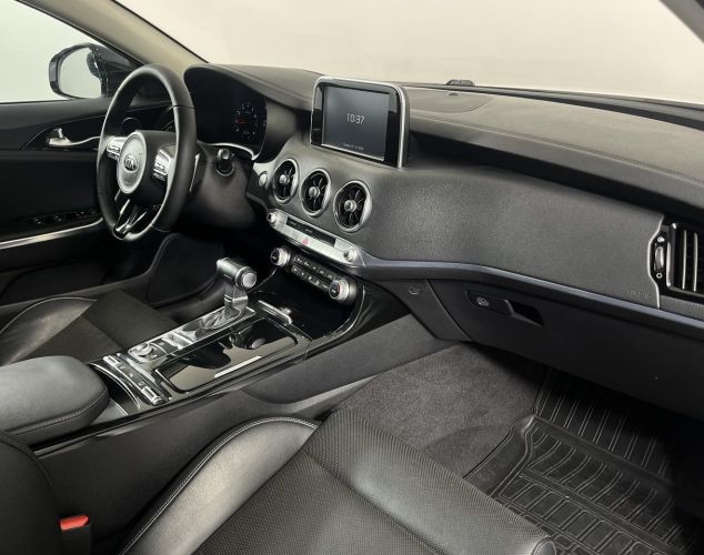 Kia Stinger  Luxe