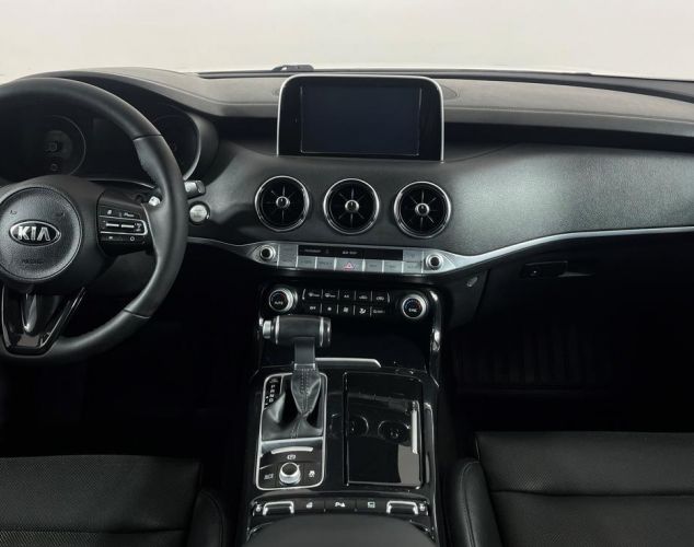Kia Stinger  Luxe