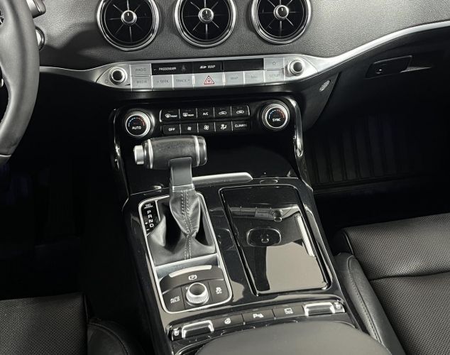 Kia Stinger  Luxe