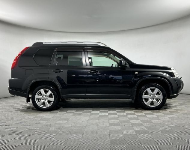 Nissan X-Trail  SE