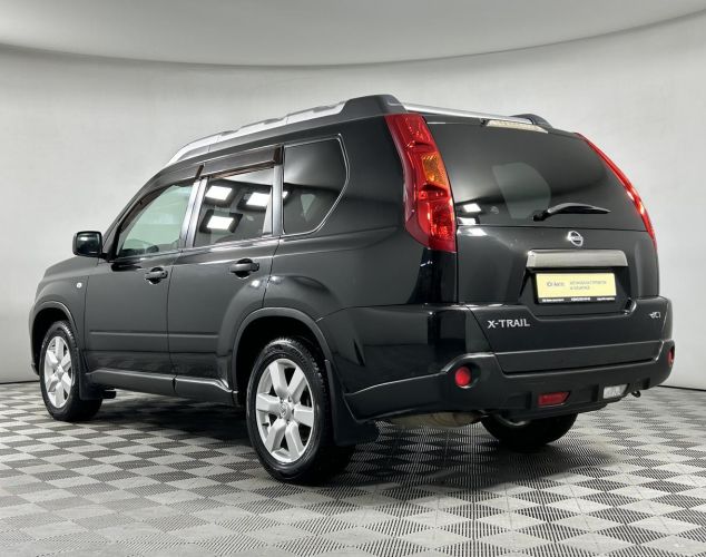 Nissan X-Trail  SE