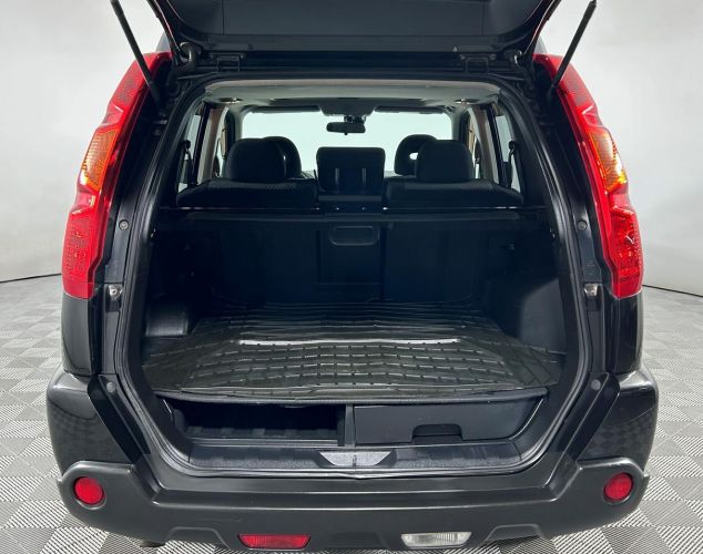 Nissan X-Trail  SE