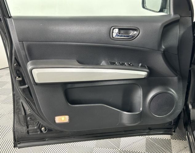 Nissan X-Trail  SE