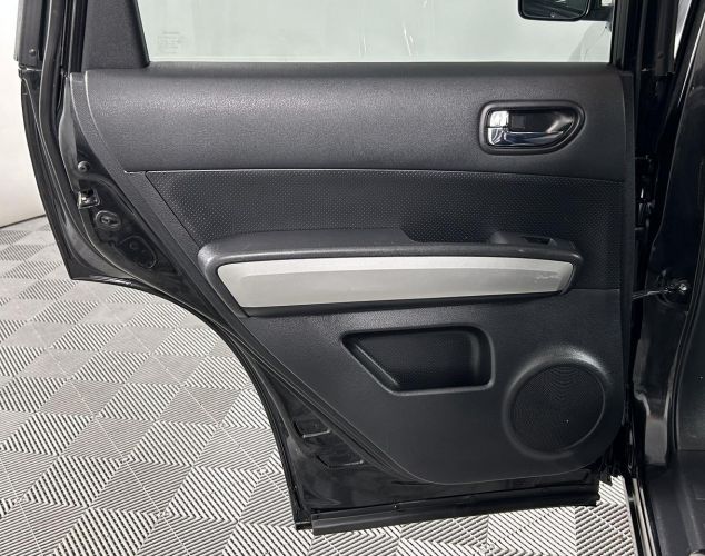 Nissan X-Trail  SE