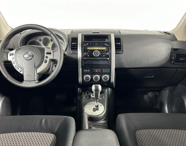 Nissan X-Trail  SE