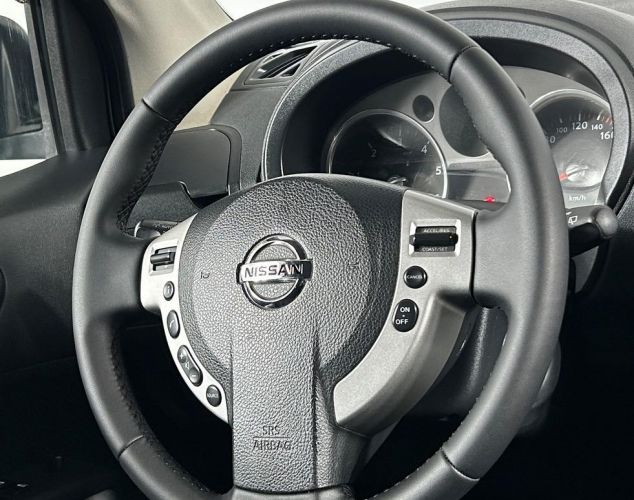 Nissan X-Trail  SE