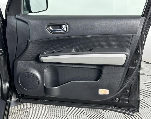 Nissan X-Trail  SE