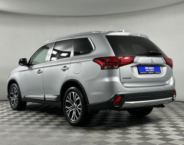 Mitsubishi Outlander  Intense 4WD