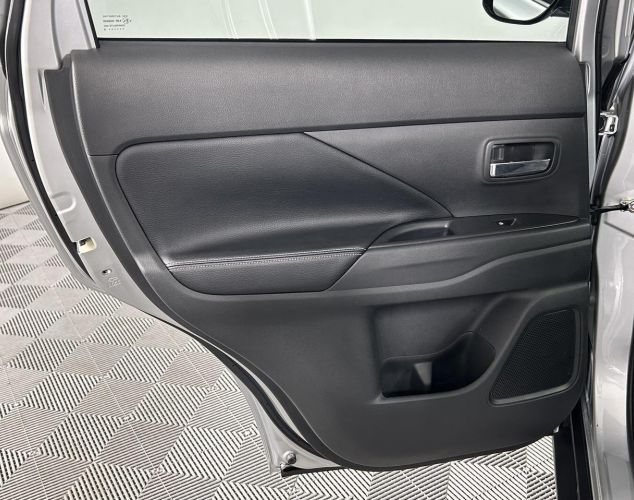 Mitsubishi Outlander  Intense 4WD