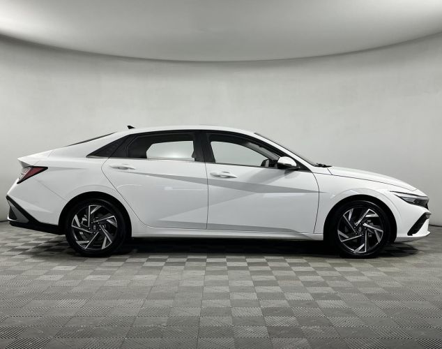 Hyundai Elantra  LUX