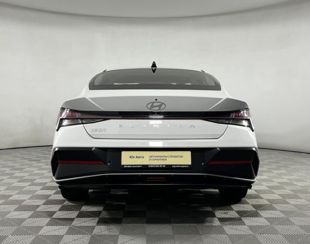 Hyundai Elantra  LUX