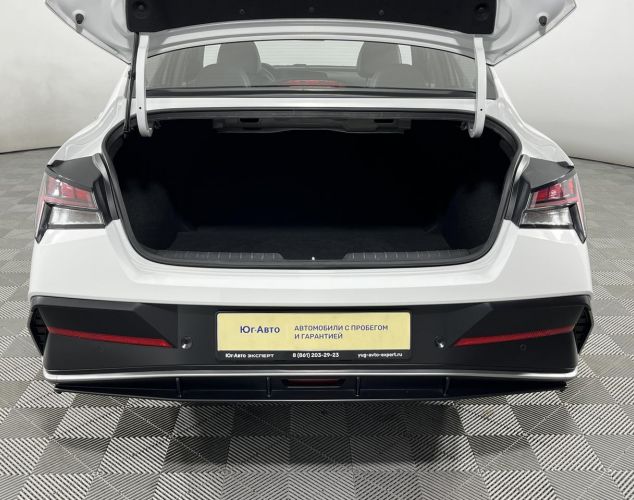 Hyundai Elantra  LUX