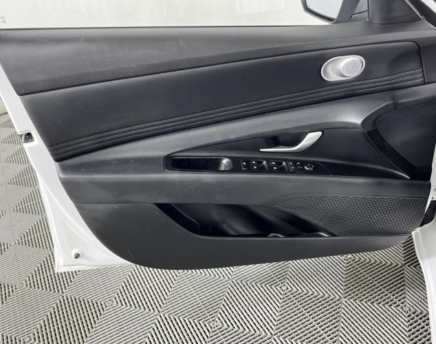 Hyundai Elantra  LUX