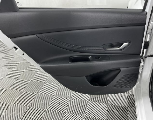 Hyundai Elantra  LUX