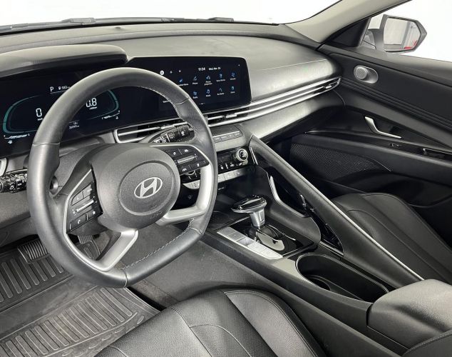 Hyundai Elantra  LUX